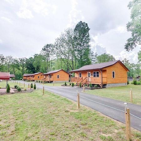Cozy Riverfront Cabin With Private Deck And Hot Tub! Bryson City Exterior foto